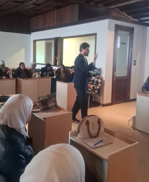تجربة تدريبية داخل قاعة تعليمية